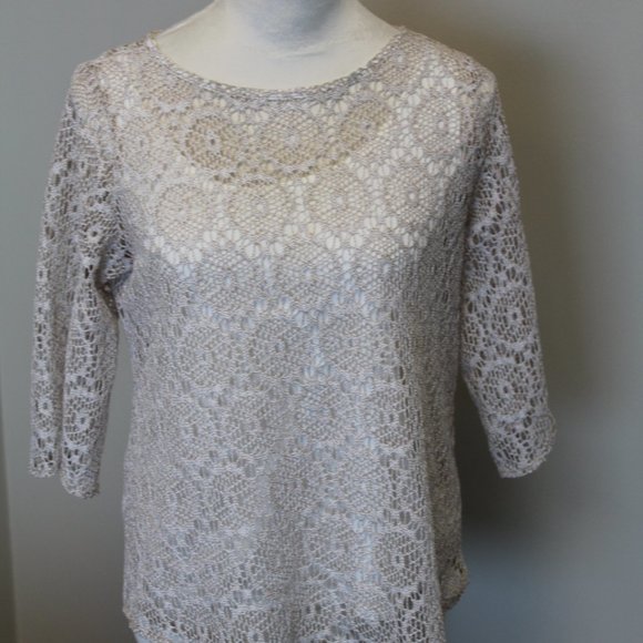 Ruby Red Lace Top with Slit Sleeves, Creme Top, PS - Picture 9 of 10